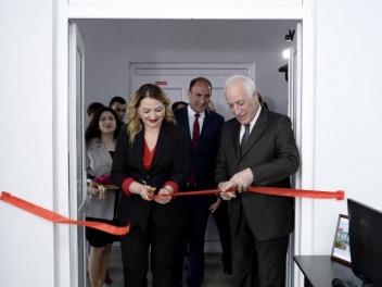 ՀՀ նախագահը ներկա է գտնվել ՀՊՏՀ Գյումրու մասնաճյուղի երեք նոր լսարանների բացմանը