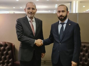 Глава МИД Армении и вице-премьер Иордании обс...