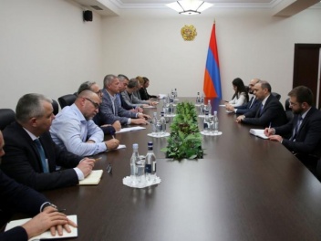 Секретарь Совбеза Армении представил членам м...