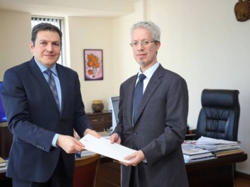 Замглавы МИД Армении принял новоназначенного посла Кипра