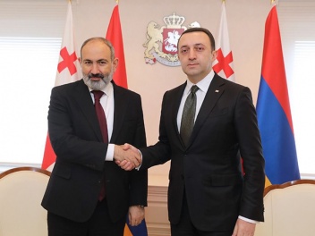 Никол Пашинян и Ираклий Гарибашвили провели телефонный разговор