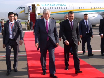 Президент Казахстана Касым-Жомарт Токаев приб...