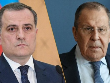 Лавров призвал главу МИД Азербайджана разблокировать Лачинский коридор
