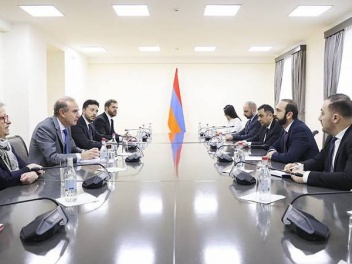 Глава МИД Армении и заместитель генсека Европейской службы внешних связей обсудили вопросы региональной безопасности