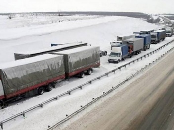 Автодорога Степанцминда-Ларс закрыта для грузовых автомобилей