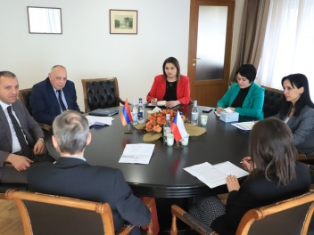 Չեխիայի դեսպանի հետ հանդիպմանը քննարկվել են հայ-չեխական առևտրատնտեսական կապերի խորացմանը, գործարար կապերի ամրապնդմանը, փոխադարձ առևտրի ակտիվացմանը վերաբերող հարցեր