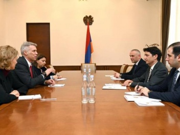 Министр финансов Армении принял регионального директора ВБ по Южному Кавказу