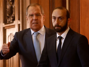 Мирзоян и Лавров обсудят в Москве вопрос разм...