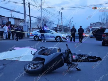Ողբերգական դեպք Երևանում․ բախվել են BMW-ն ու մոպեդը. մոպեդի վրա գտնվող 3 մարդ հայտնվել է ավտոբուսի տակ