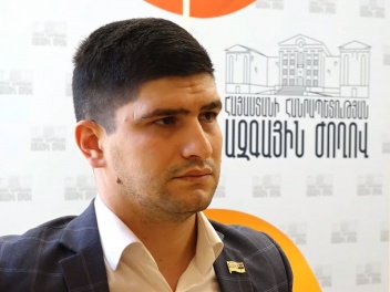 Депутат от правящей в Армении партии настаива...