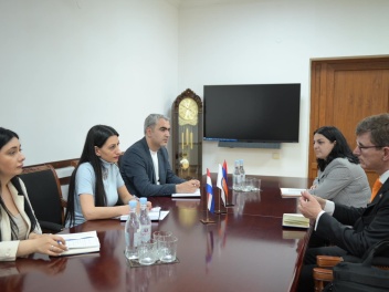 Омбудсмен Армении проинформировала посла Ниде...