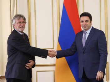 Спикер парламента Армении принял делегацию во главе с председателем группы дружбы Аргентина-Армения