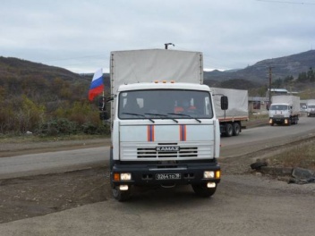 В сопровождении миротворцев РФ в Степанакерт доставлен гуманитарный груз