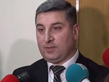 Տեսանյութ. Ինչո՞ւ եք գիշեր-ցերեկ միայն հանձնե...