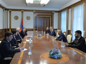 Президент Армении принял делегацию во главе с...