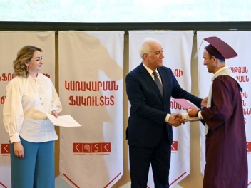 Президент Армении принял участие в церемонии вручения аттестатов выпускникам АГТУ