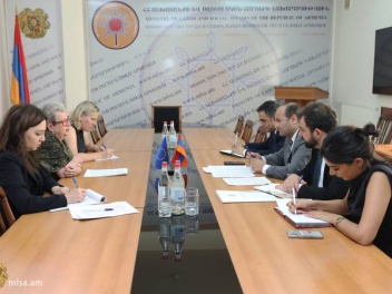 Министр труда и социальных вопросов Армении представил послу ЕС ситуацию в Нагорном Карабахе