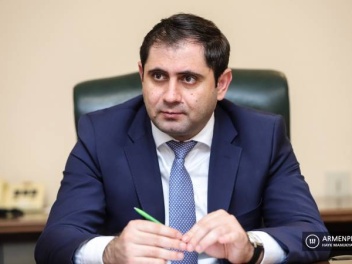 Министр обороны Армении поздравил с 96-й годо...