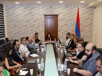 ԼՂ-ից բռնի տեղահանված երեխաները պետք է արագ ը...