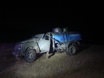 Բավրա-Գյումրի ճանապարհին «ԳԱԶ» բենզատարը 30 մետր գլորվել է. վարորդի դին գտել են մեքենայից 50 մետր հեռու
