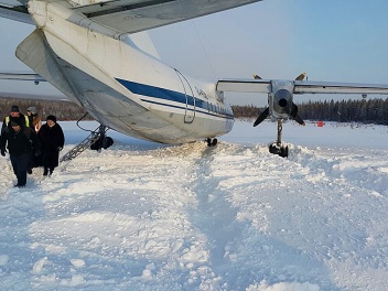 В Якутии пассажирский самолет сел на замерзшую реку вместо аэропорта