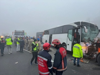 Десять человек погибли, более 50 ранены в цепной аварии в Турции