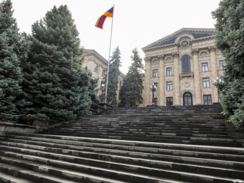 Комиссия НС Армении не поддержала запрет на п...