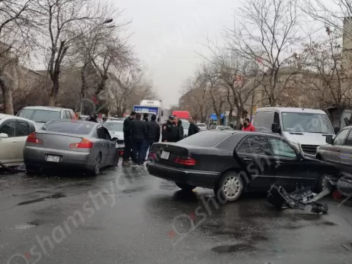 Խոշոր ավտովթար՝ Երևանում․ բախվել են 5 ավտոմեքենաներ
