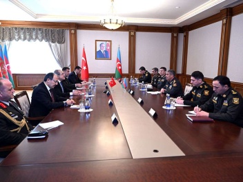 Министр обороны  Закир Гасанов встретился с заместителем министра обороны Турции Шуай Алпа