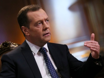 Медведев: Мигранты-преступники подлежат жестк...