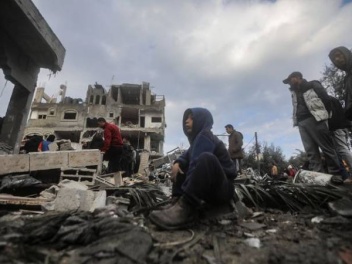 В обстреле жителей Газы, ожидающих помощи, Из...