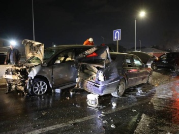 Շղթայական ավտովթար՝ Երևանում, մեքենաներից մեկում հրդեհ է բռնկվել