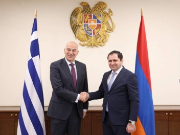 Министр обороны Армении принял министра национальной обороны Греции