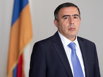 Баграт Микоян прокомментировал информацию о нахождении второго президента за рубежом