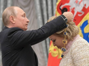 Путин присвоил Матвиенко звание Героя Труда в день ее 75-летия