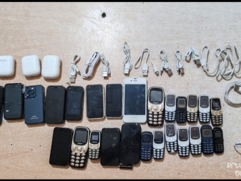 «Սևան» ՔԿՀ-ում դատապարտյալին բերված կենցաղային էլեկտրատեխնիկայի միջից 26 բջջային հեռախոս և այլ արգելված իրեր են հայտնաբերվել