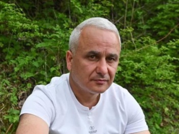 Իրավապահները 6 ժամով ձերբակալել են Միհրան Մախսուդյանին, 24 ժամով եղբորը՝ Եղիշե Մախսուդյանին