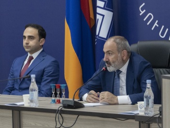 Փաշինյանը նոր թափով լծվել է Ավինյանին գահընկեց անելուն. Հրահանգել է ՔՊ-ականներին տակից սաբոտաժ անել․ «Իրավունք»