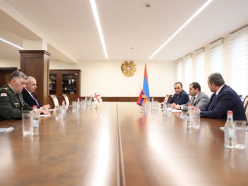 Պապիկյանը ՀՀ-ում Վրաստանի դեսպանի հետ քննարկել է Հայաստանի և Վրաստանի միջև պաշտպանության բնագավառում համագործակցության ընթացքն ու հեռանկարները