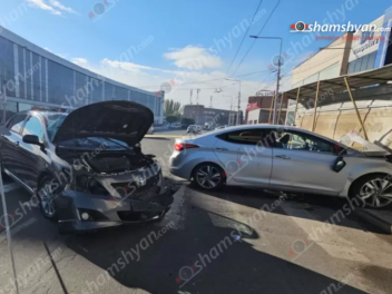 Երևանում բախվել են «Hyundai Elantra»-ն և «Toyota Corolla»-ն. 4 հոգի տեղափոխվել է հիվանդանոց