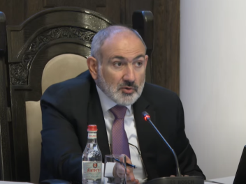 Ո՞վ է Բրյուսելի հանդարտ կյանքը թողնելու ու գա Մովսեսում կրակոցների տակ ապրի, ասեք՝ ո՞վ. Փաշինյան