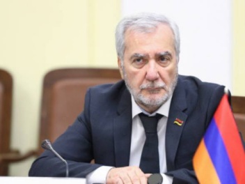 Փաշինյանը թիմակիցներից մի քանիսին էլ է ուղարկել արյան անալիզ հանձնելու․ «Հրապարակ»