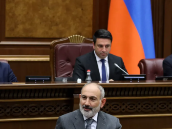 Բանակին պետք է վերաբերվել հարգանքով, հոգատարությամբ, բայց այն «սրբագործման» առարկա չպետք է լինի. Փաշինյան