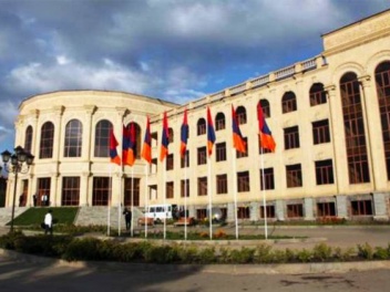 Գյումրիում անցկացված սոցհարցումներն իշխանությ...