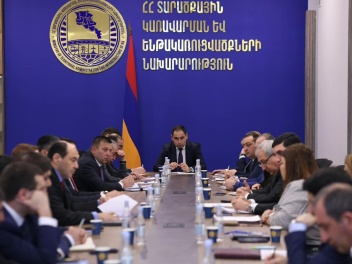 Դավիթ Խուդաթյանն աշխատակազմին է ներկայացրել ն...