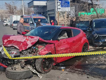 Երևանում բախվել են «Hyundai Veloster»-ն ու «K...