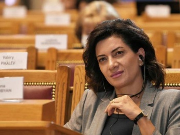Աննա Հակոբյանը ազդում է պաշտոնյաների նյարդերի վրա․ «Հրապարակ»