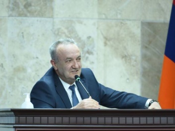 Վահրամ Դումանյանն ազատվել է նախագահի խորհրդակ...