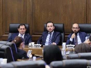«Քաղաքացիական պայմանագիր» խմբակցությունը և Սուրեն Պապիկյանը քննարկել են զինվորական ծառայության օրենսդրությանը վերաբերող հարցեր