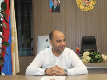 Արտաշատ համայնքի ղեկավարը շահերի բախման վերաբ...